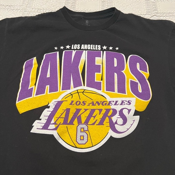 Lakers LeBron James T-shirt Size Large - Picture 2 of 5